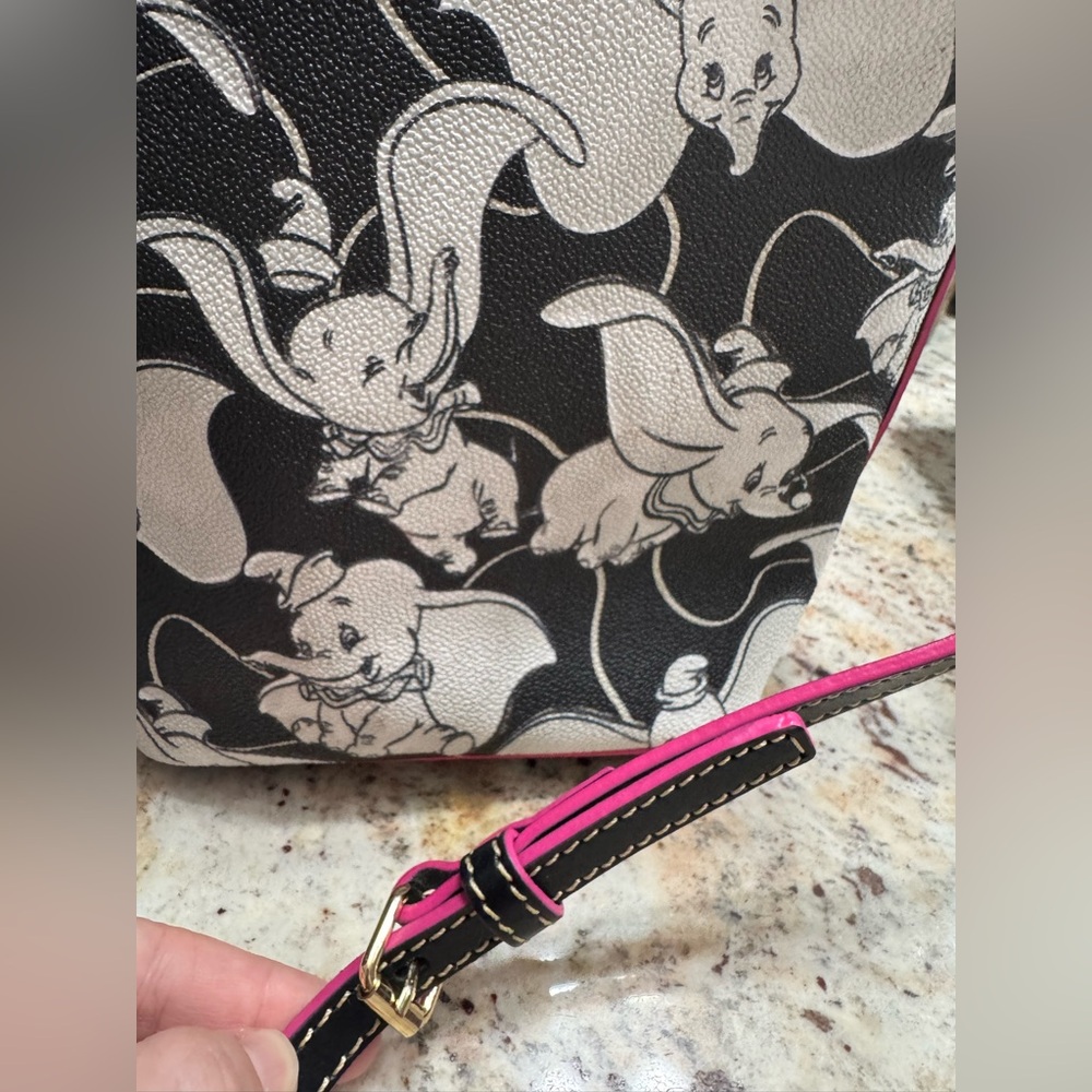 Disney Parks Dooney & Bourke Dumbo The Flying Elephant Crossbody Bag Handbag - Picture 11 of 12
